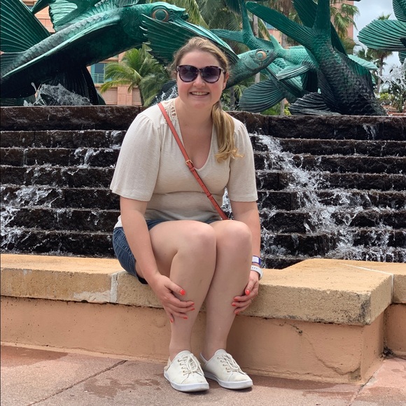 Meet your Posher, Brielle - Picture 2 of 2